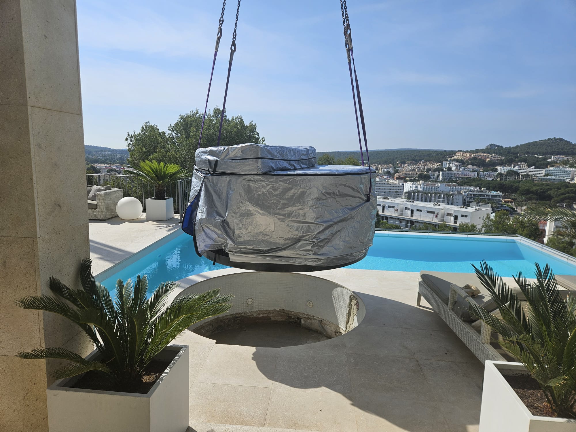 Crane-assisted jacuzzi installation in Mallorca